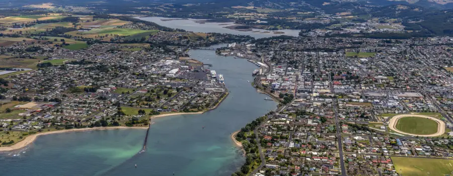 "Slow and Controlled" salvage lift in Devonport
